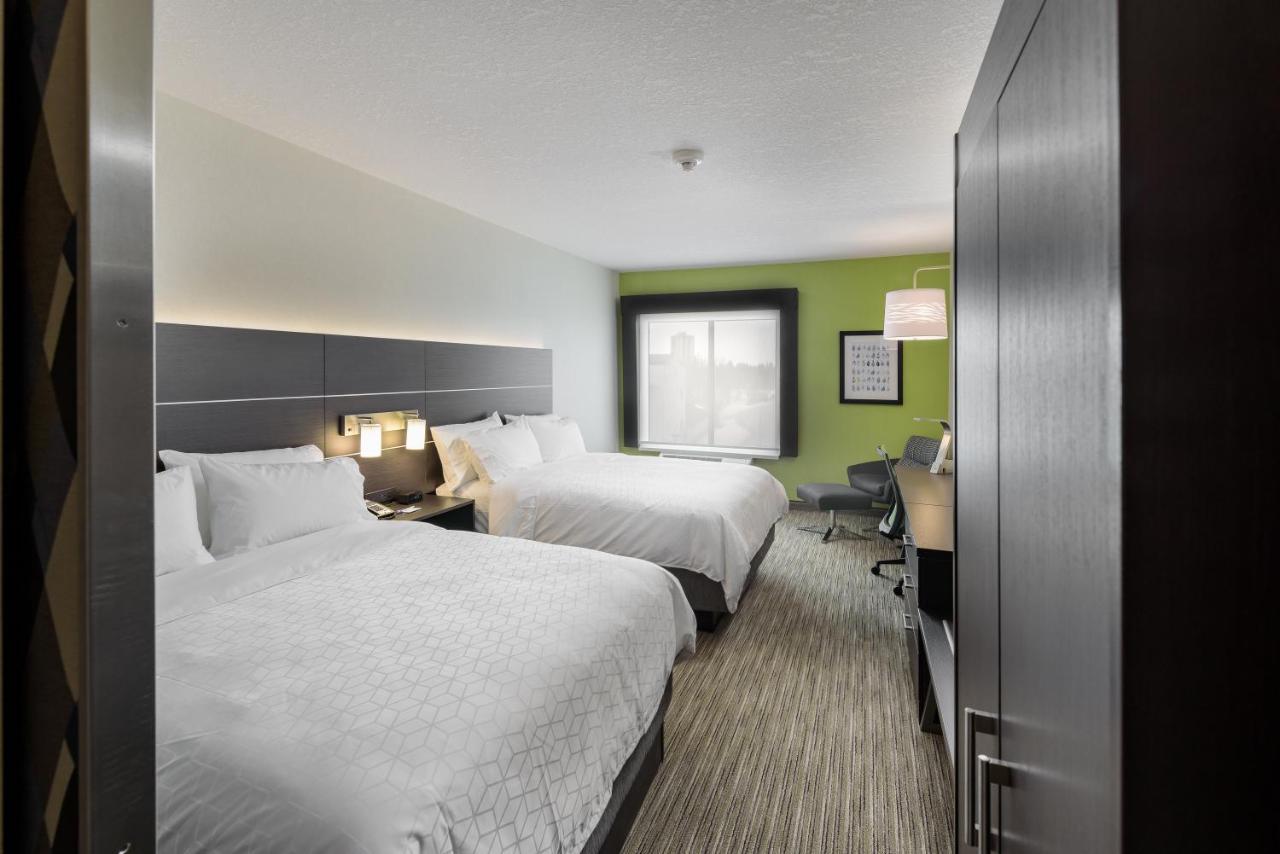 Holiday Inn Express & Suites - Brandon By Ihg Exterior photo