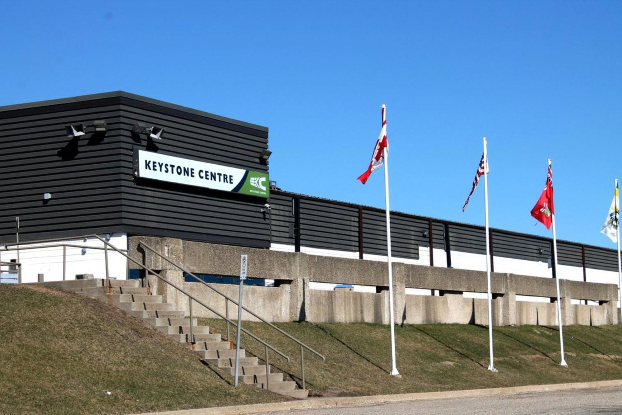Holiday Inn Express & Suites - Brandon By Ihg Exterior photo